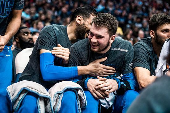 AYX-包含萨拉赫官方宣布险胜新规，独行侠引发争议！气势如虹延续的词条